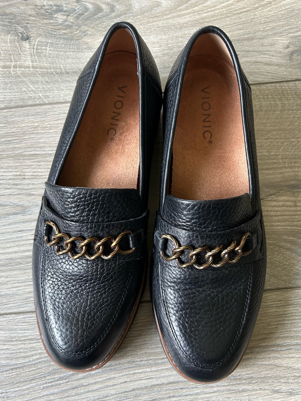 Vionic Emalyn Black Leather Loafers Chain detail Size 7